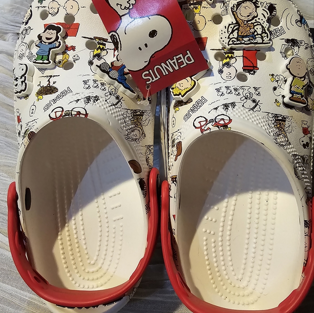 Brand new women size 8 crocs